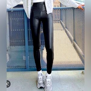 Aritzia Wilfred Free Daria Legging